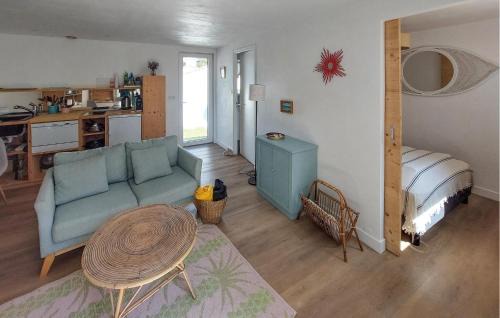 L'Epine House | 1 Bedroom Cozy Home In L'épine