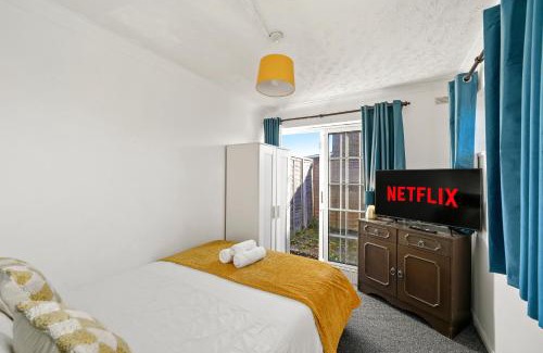 Aylesbury Apartment | 1 bedroom flat Aylesbury, Private Parking, Fowler rd