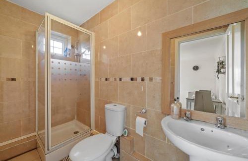 Aylesbury Apartment | 1 bedroom flat Aylesbury, Private Parking, Fowler rd