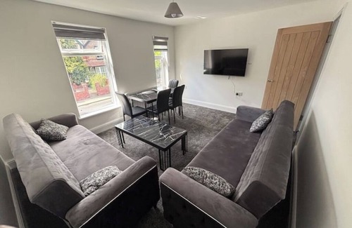 Northenden Apartment | 1 Bedroom flat in Northenden Nr Airport & Didsbury
