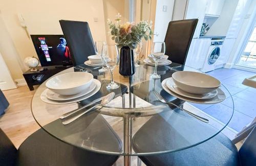 Brownswood Apartment | 1-Bedroom flat with small garden & Paid Parking in Finsbury Park, Highbury