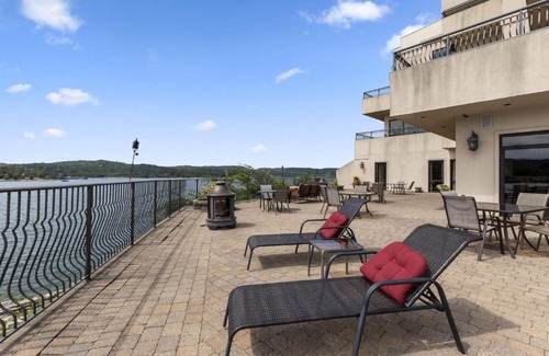 Ridgedale House | 1 Bedroom Lake View Villa - Unit 604