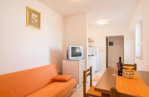 Lovrecica Apartment | 1 bedroom nice apartment in Lovrecica