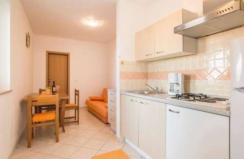Lovrecica Apartment | 1 bedroom nice apartment in Lovrecica