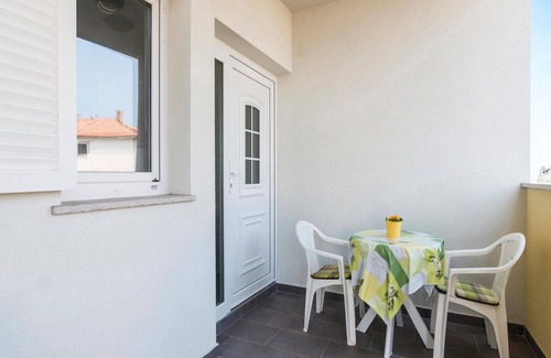 Lovrecica Apartment | 1 bedroom nice apartment in Lovrecica
