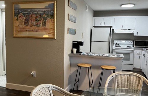South Bradenton Condo | 1 Bedroom Private Bath