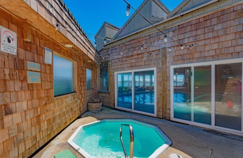 Newport Apartment | 1-Bedroom Queen Suite with Balcony & Pool Access