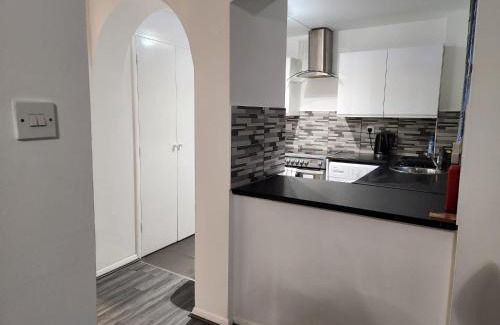 West Thurrock Apartment | 1 bedroom service apartment with Netflix