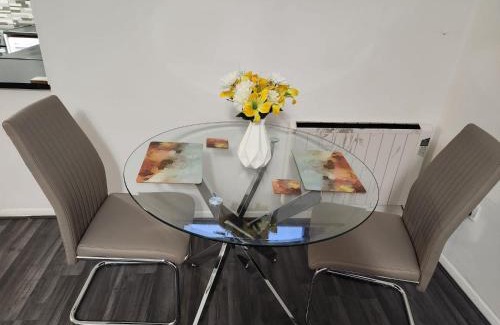 West Thurrock Apartment | 1 bedroom service apartment with Netflix