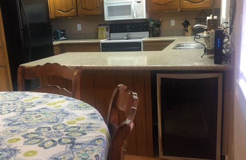 Paradise Valley Village Condo | 1-bedroom shopping -walking paths- 5 pools-spas, golf course ,extended stay ok