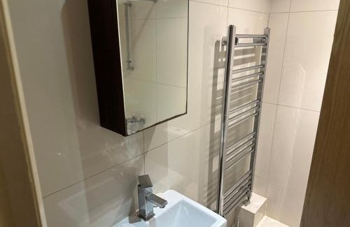 Hammersmith Broadway Apartment | 1 Bedroom studio London S8