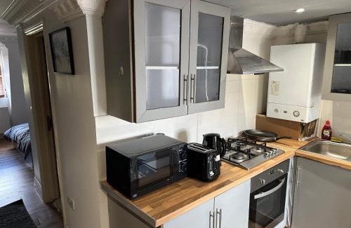 Hammersmith Broadway Apartment | 1 Bedroom studio London S8