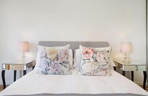 Camden Town with Primrose Hill Apartment | 1 Bedroom Stylish Apartment near Regents Park FREE WIFI & AIRCON by City Stay Aparts London