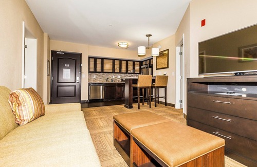 Farragut Condo | 1 Bedroom Suite in Knoxville | Shared Outdoor Pool + 24h Business Center