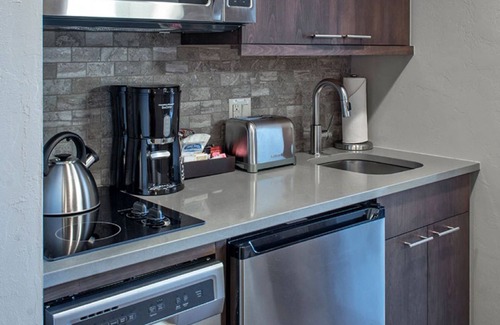 Breckenridge Apartment | 1 Bedroom Suite, Mountain resort amenities with gondola & shuttle access to town