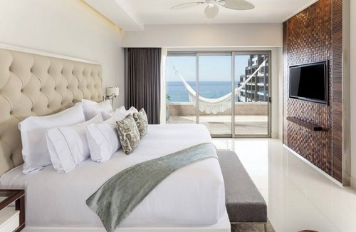 Cabo San Lucas Resort | 1 bedroom suite at Garza Blanca Cabo