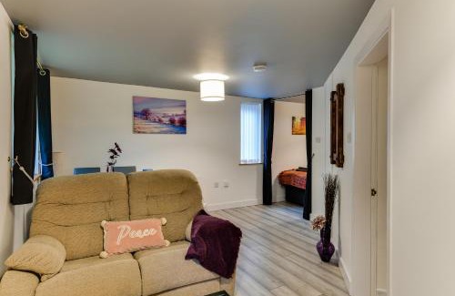 Wigan Apartment | 1 Bedroom Swinley Apartment l Free Parking l Wigan Royal Infirmary l Haigh Hall l Central Location