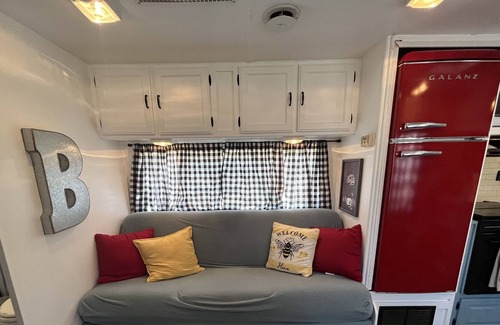 Norman Park House | 1 Bedroom Vintage Camper - Ruby