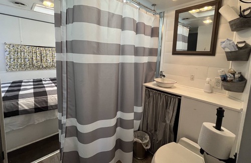 Norman Park House | 1 Bedroom Vintage Camper - Ruby