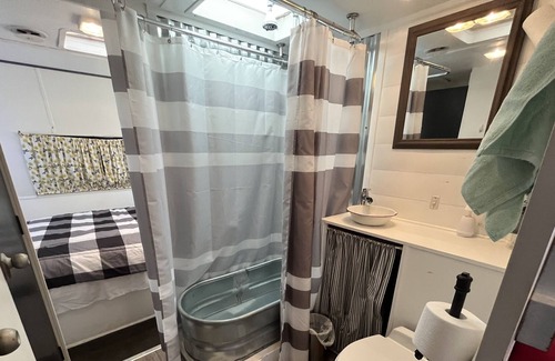 Norman Park House | 1 Bedroom Vintage Camper - Ruby