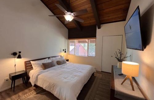 Mammoth Lakes House | 1 Bedroom with Loft, Cozy Mtn Condo with Pool and Jacuzzis