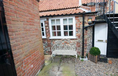Holt Apartment | 1 bedroomed Cottage near quay