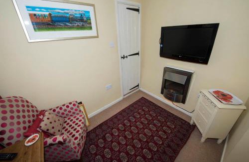Holt Apartment | 1 bedroomed Cottage near quay
