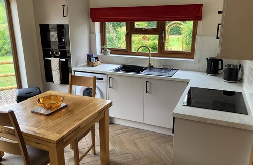 Longford House | 1 Bedroomed Detached Holiday Retreat Pant
