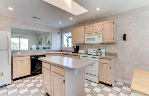 Croatan Beach House | 1 BLOCK TO BEACH, Delightful & Spacious, 4 BR/3.5BA Virginia Beach Vacation