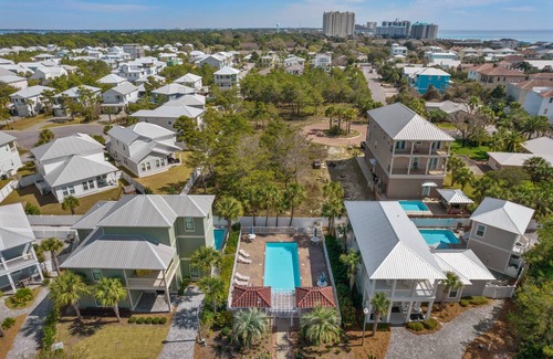 Emerald Waters Village House | 1 block to PRIVATE deeded beach! Spacious 3 bedroom.3.5 bath - Gated Community