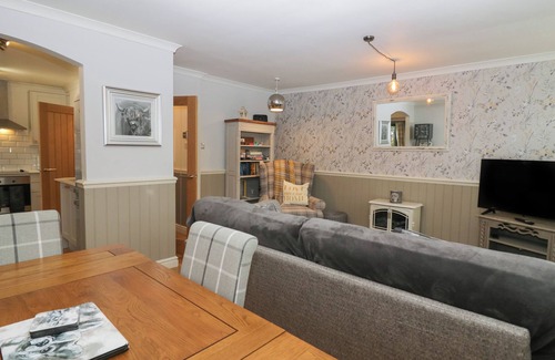 Allithwaite Cottage | 1 BOARBANK FARM, family friendly, with a garden in Cartmel