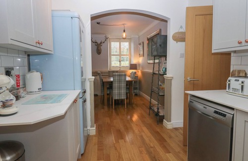 Allithwaite Cottage | 1 BOARBANK FARM, family friendly, with a garden in Cartmel