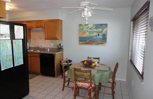 Ilexhurst Condo | 1 BR/1 BA, Anna Maria Island,Holmes Beach Florida, Gulf Coast, Beach Condo