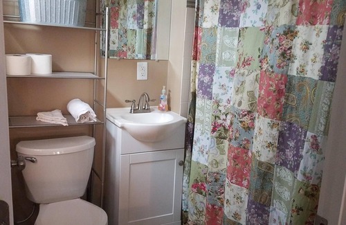 Bluff City Apartment | 1 BR 1 Bath Upstairs Apartment