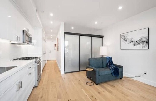 Mission District Apartment | 1-Br w A/C, rooftop deck, parking avail - San Francisco Life Real Estate n