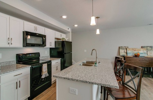 Clarksville Condo | 1 car garage 3 Bedroom Condo