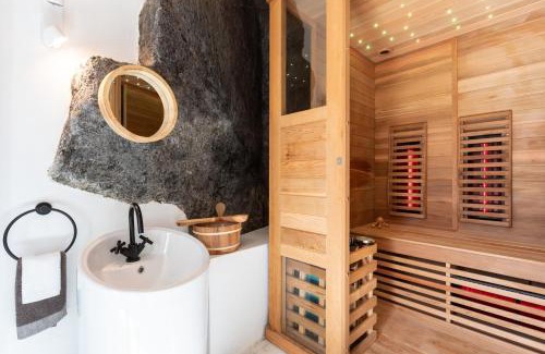 San Cristobal de La Laguna House | #1 Cave House Anaga, Unique Stay, Mountains and Private Sauna,
