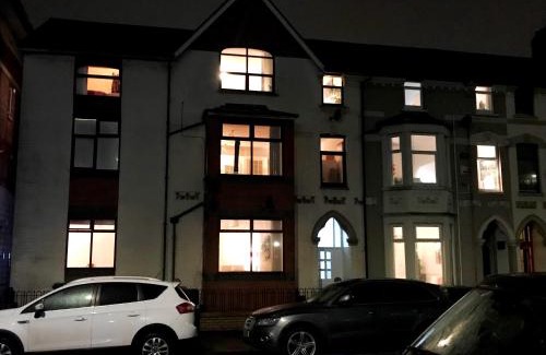 Riverside Apartment | 1 Fitzhamon Embankment APARTMENTS opposite Principality Stadium - LONG STAY OFFER