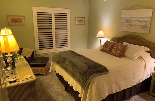 Briar Meadow Bed & Breakfast | 1 Guest Bedroom in 3 Bedroom Primary Residence in The Villages, FL