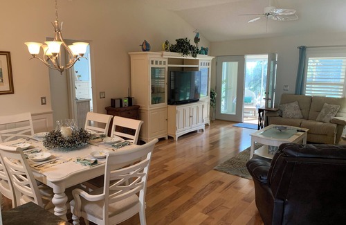 Briar Meadow Bed & Breakfast | 1 Guest Bedroom in 3 Bedroom Primary Residence in The Villages, FL