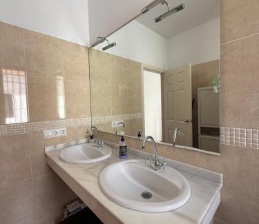 Tocina House | #1 HABITACIÓN DOBLE con baño compartido SEVILLA DELUXE LOS ROSALES