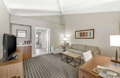 North Mountain Hotel | 1 King 1BR Suite, Hilton Phoenix Tapatio Cliffs, 7 Pools, Full-Service Spa