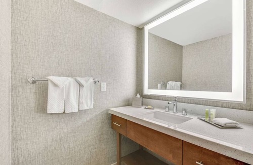 North Mountain Hotel | 1 King 1BR Suite, Hilton Phoenix Tapatio Cliffs, 7 Pools, Full-Service Spa
