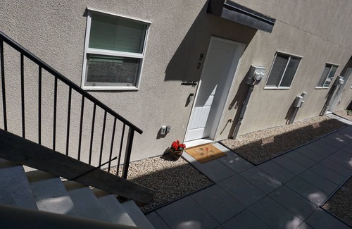 Okanagan-Similkameen Apartment | 1 King bed + SofaQueen, Entire nsuite, By the Beach, Casino, Arena, kids parks.