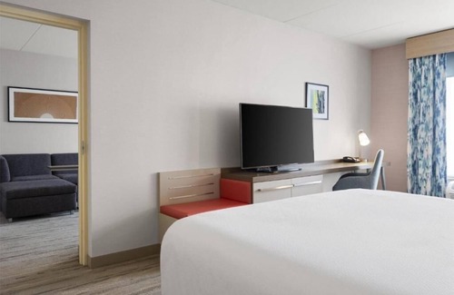 Albuquerque Hotel | 1 King Bed with Sofa bed | Easy access to Airport