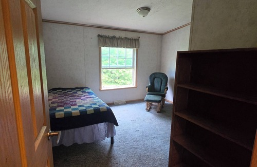 Castleton House | 1 Level easy access 3-BR Home in Historic Castleton close to travel destinations