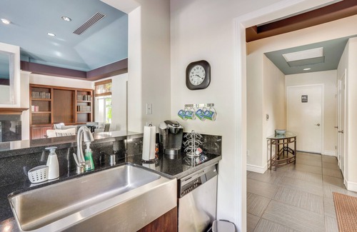 Airport Area Condo | < 1 Mi to Airport: Luxury Condo in Irvine!