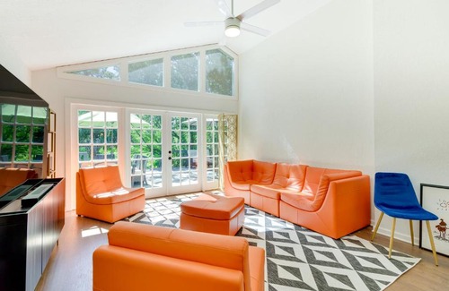 Lawsona - Fern Creek House | 1 Mi to Downtown Orlando Home with Fenced Yard!