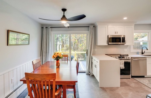 Glendale Cottage | 1 Mi to Dtwn: Cottage w/Large Yard in Stockbridge