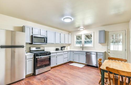 Saratoga Springs Apartment | 1 Mi to Dtwn Saratoga Springs Cozy Duplex Apt!